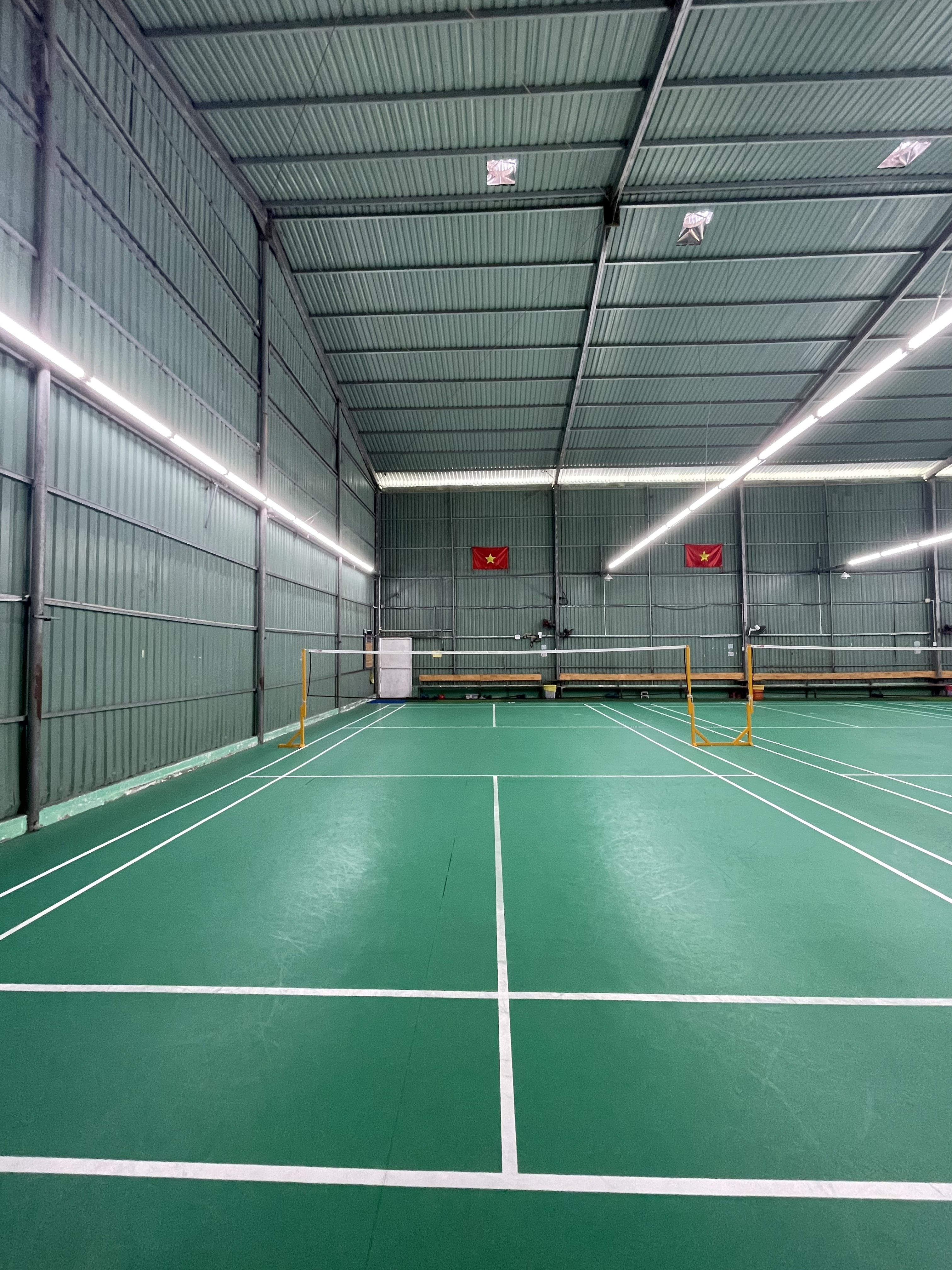 SÂN CẦU LÔNG THI ĐẤU