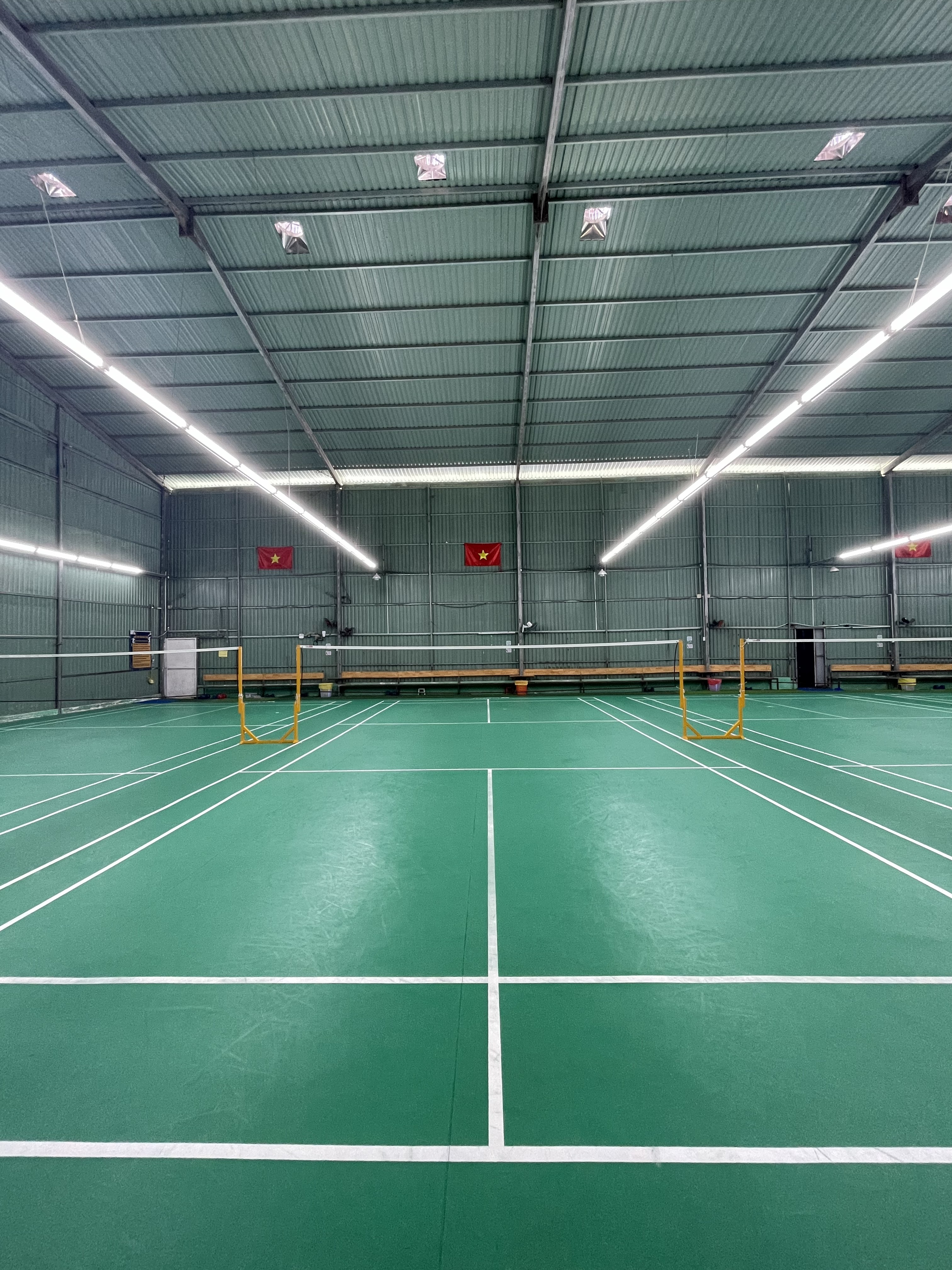 SÂN CẦU LÔNG THI ĐẤU