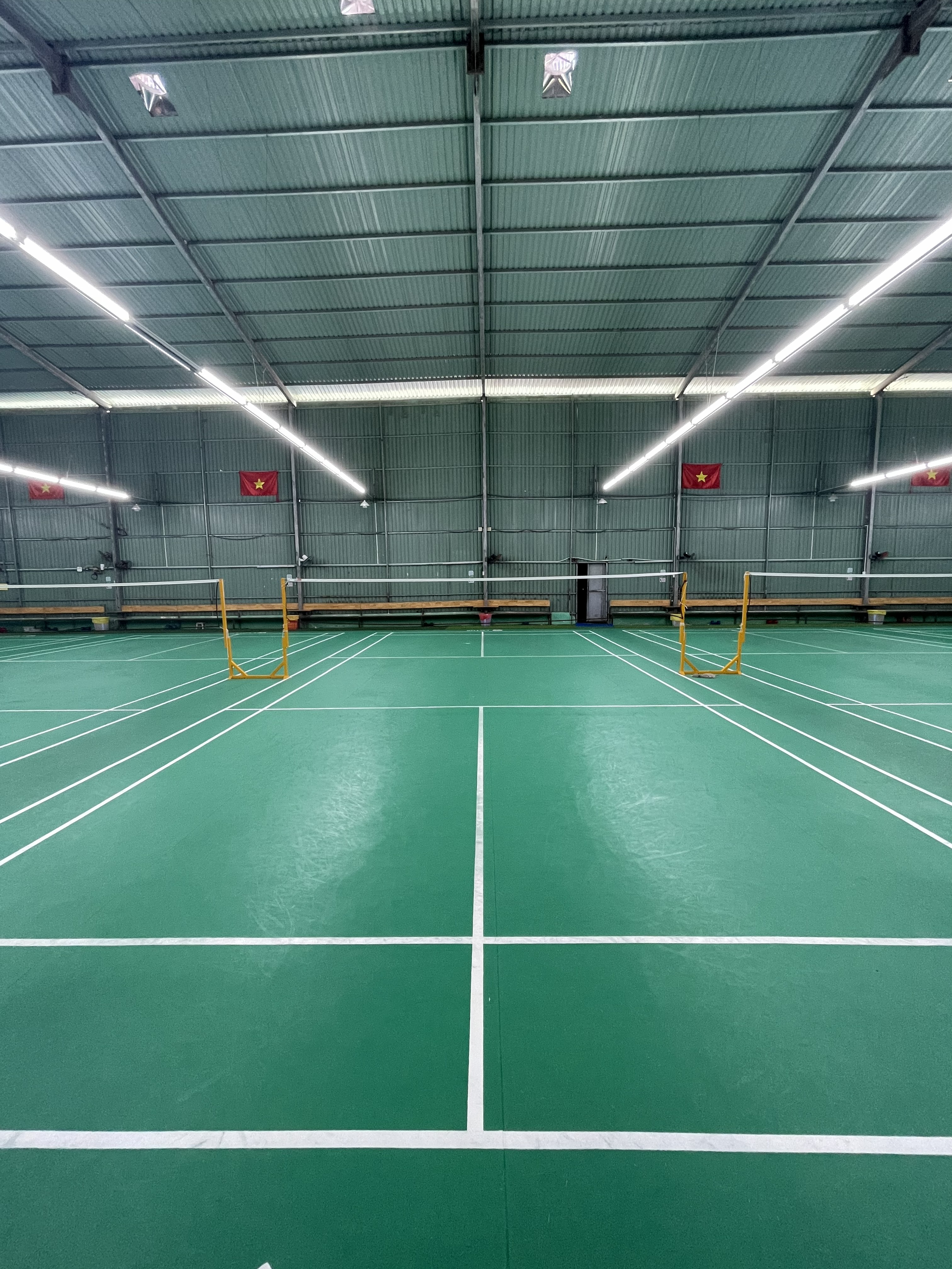 SÂN CẦU LÔNG THI ĐẤU