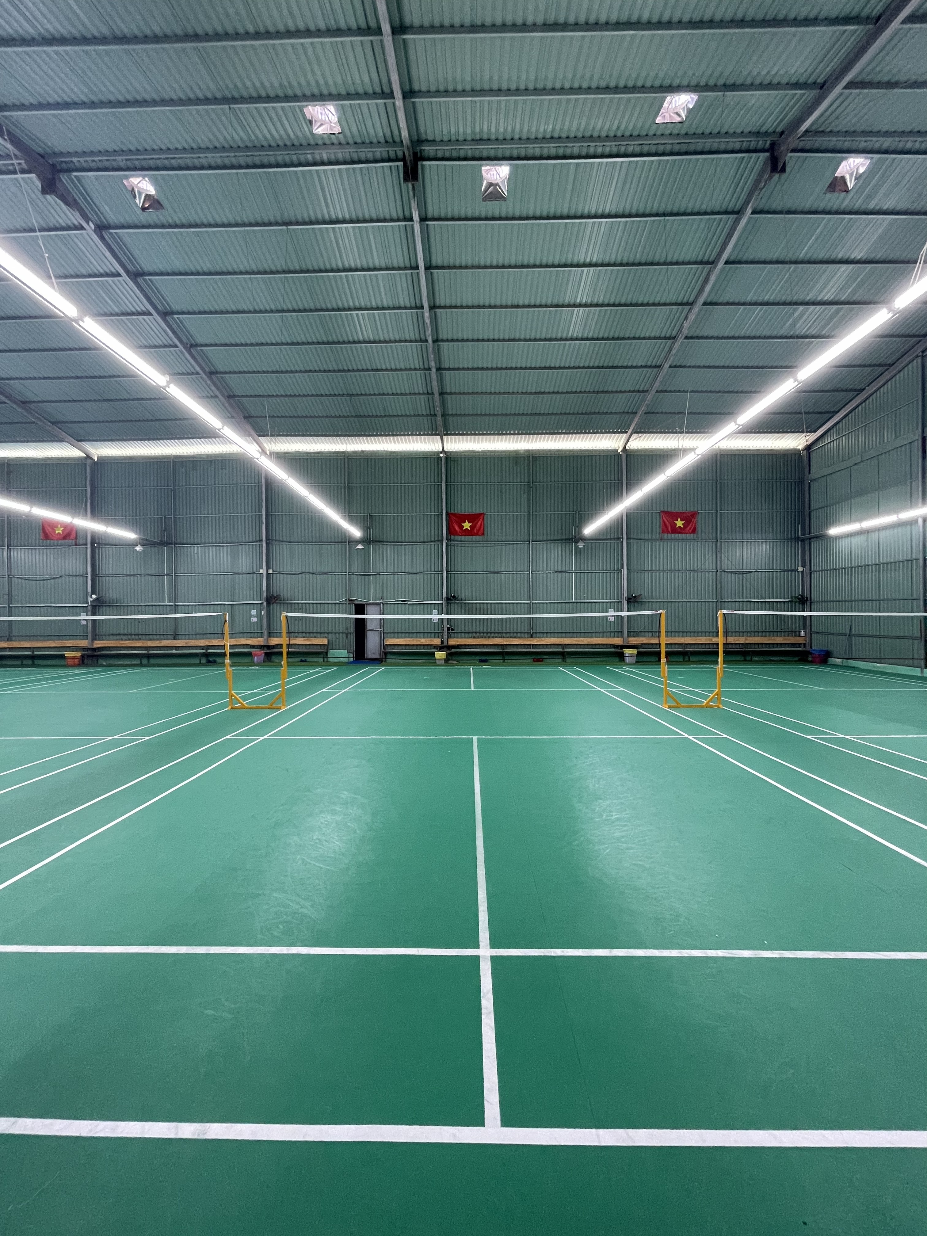 SÂN CẦU LÔNG THI ĐẤU