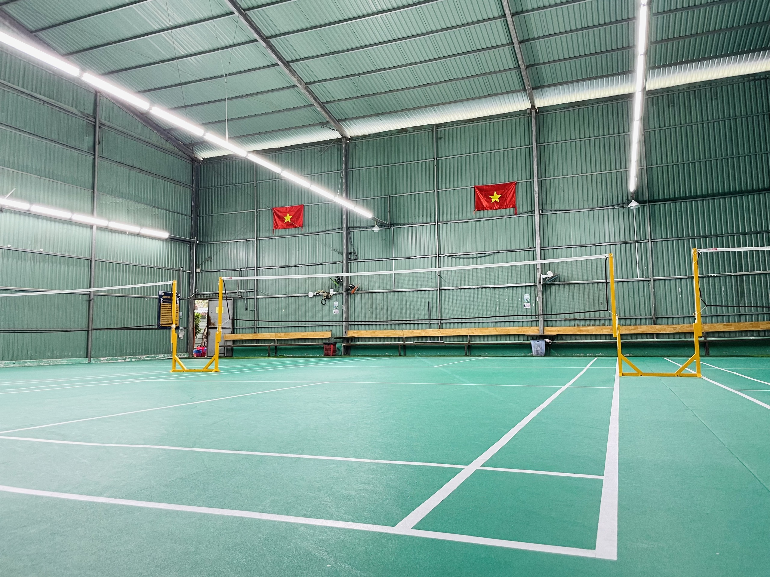 SÂN CẦU LÔNG THI ĐẤU